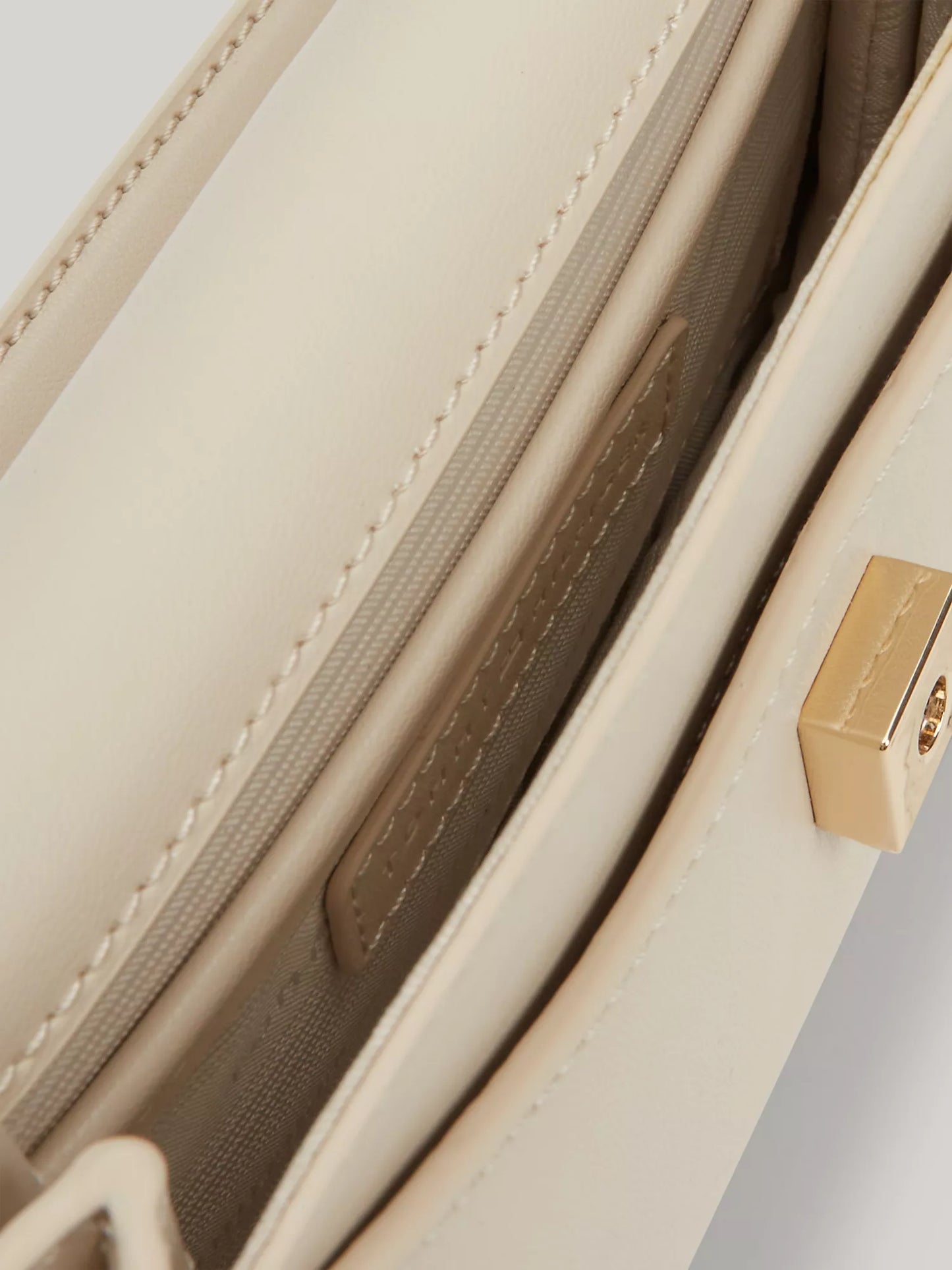 TH Chic Crossbody Bag | Tommy Hilfiger - iBrandZone