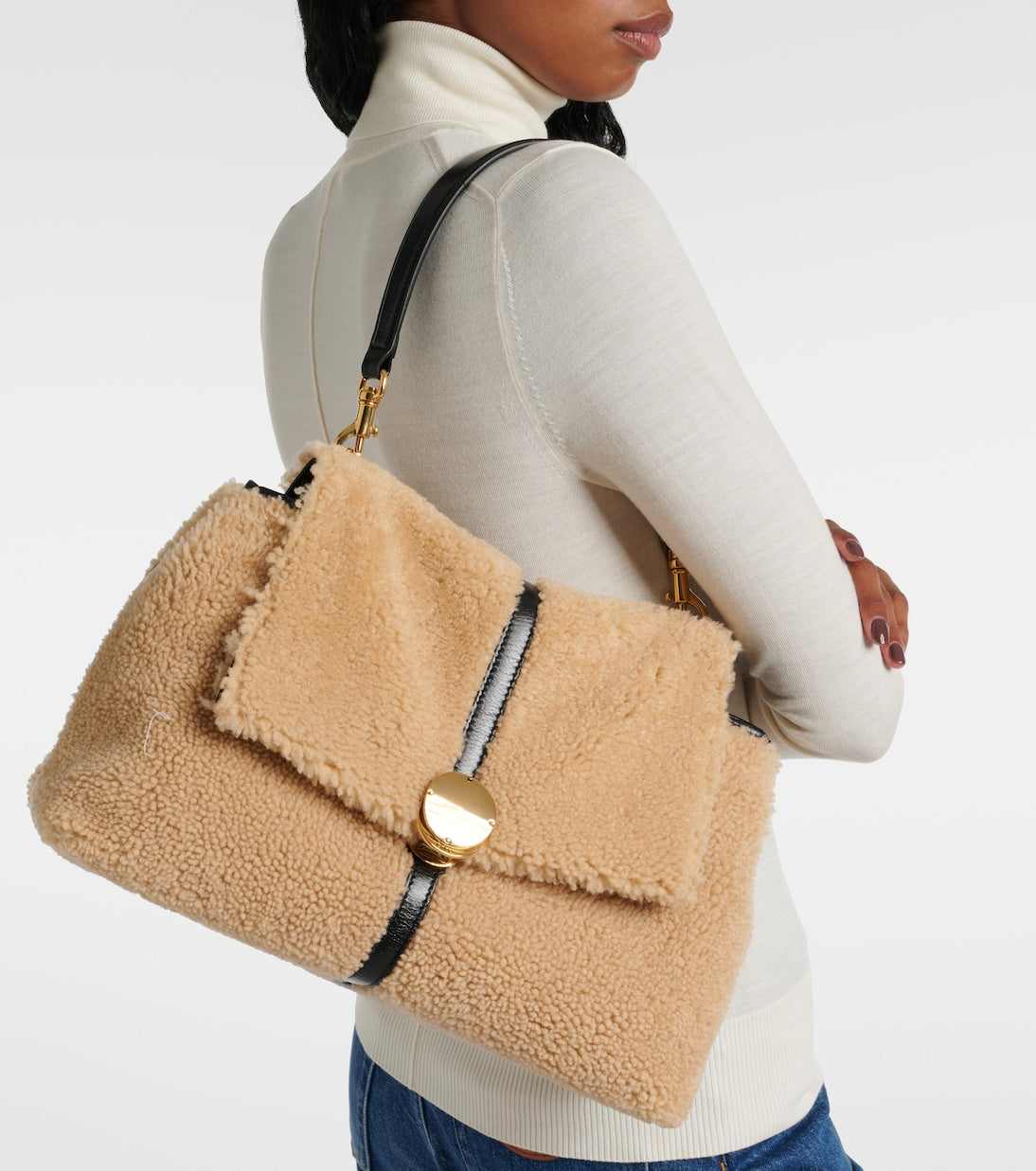 Penelope Medium shearling shoulder bag in beige - Chloe | iBrandZone