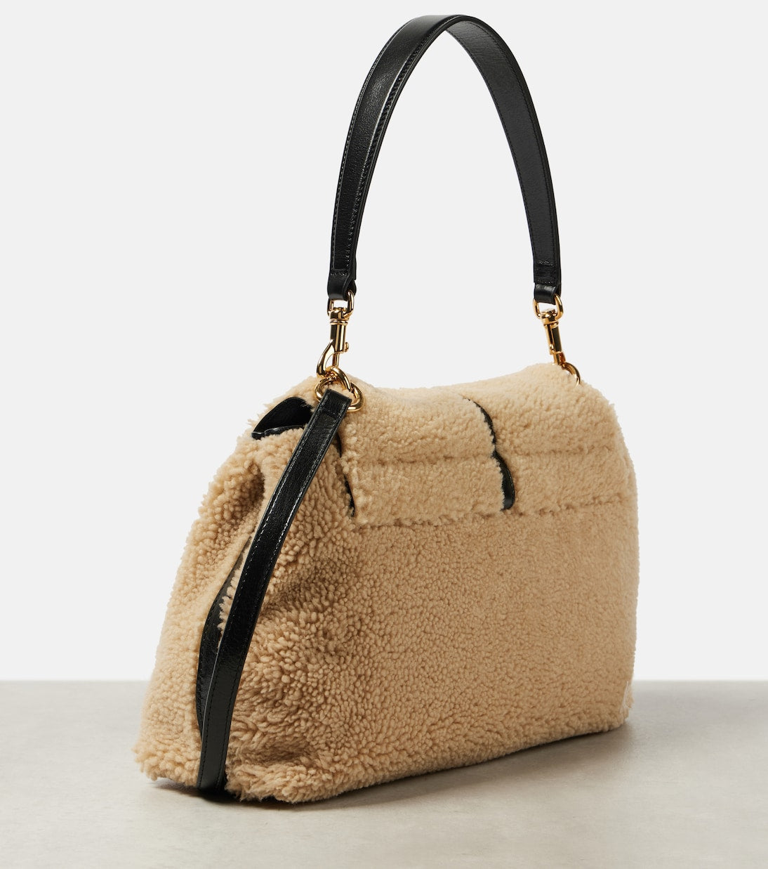 Penelope Medium shearling shoulder bag in beige - Chloe | iBrandZone
