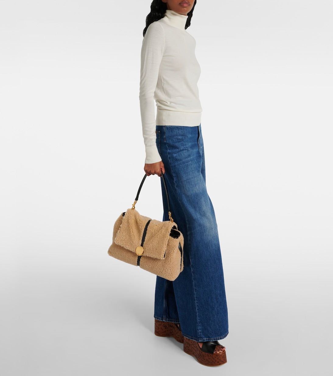 Penelope Medium shearling shoulder bag in beige - Chloe | iBrandZone