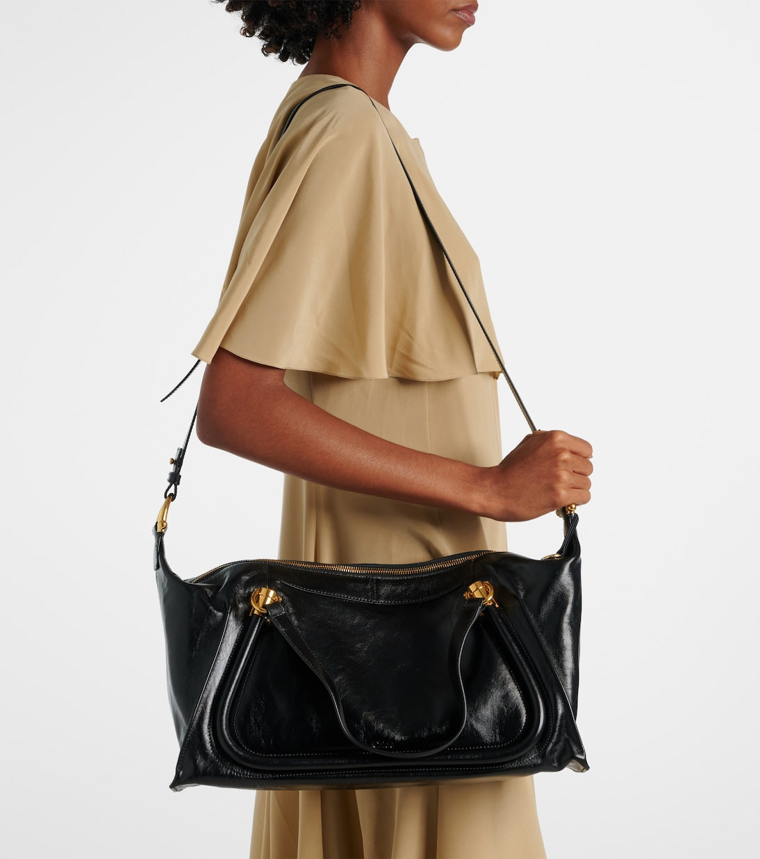 Paraty 24 Medium leather shoulder bag in black - Chloe | iBrandZone
