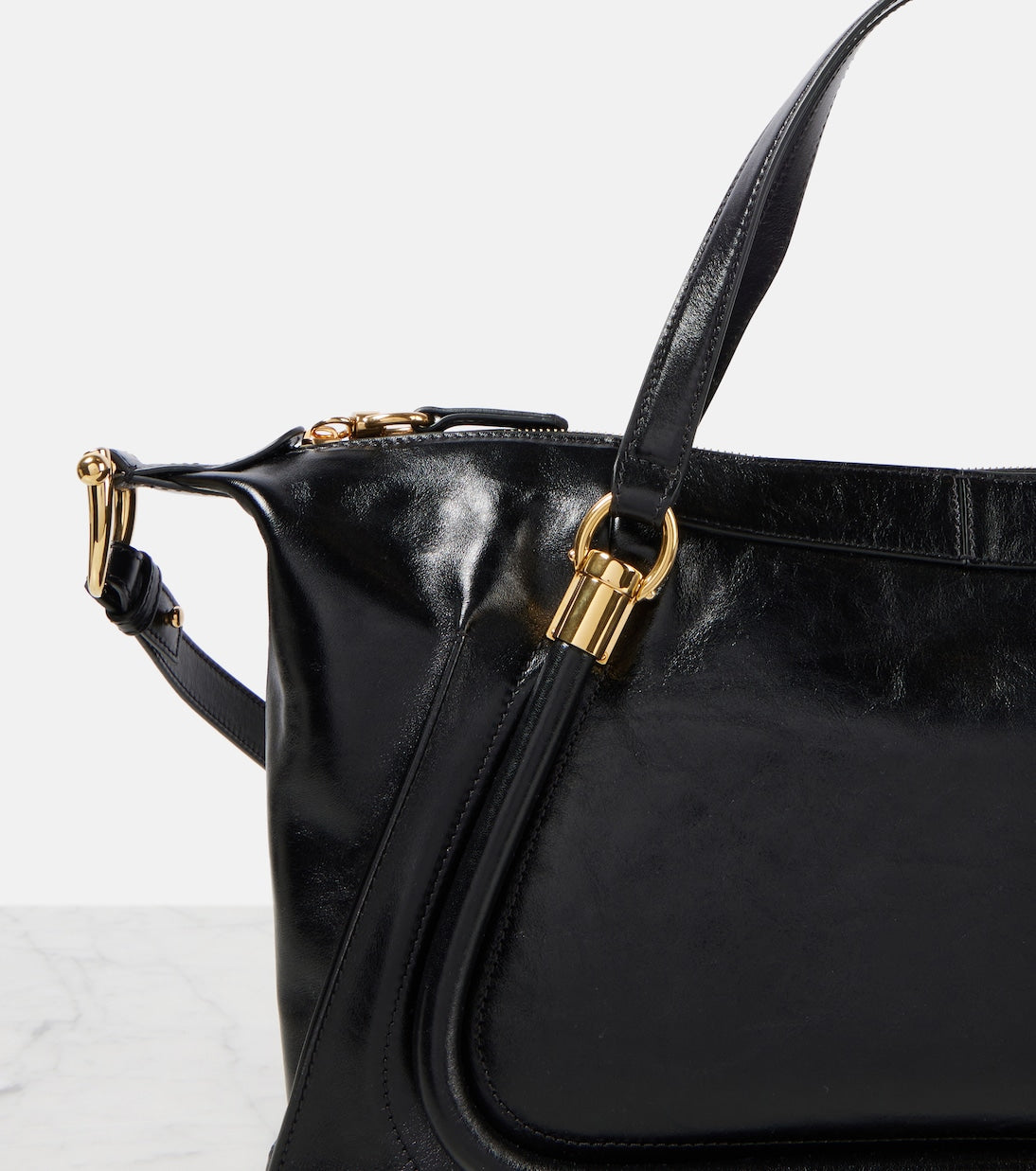 Paraty 24 Medium leather shoulder bag in black - Chloe | iBrandZone
